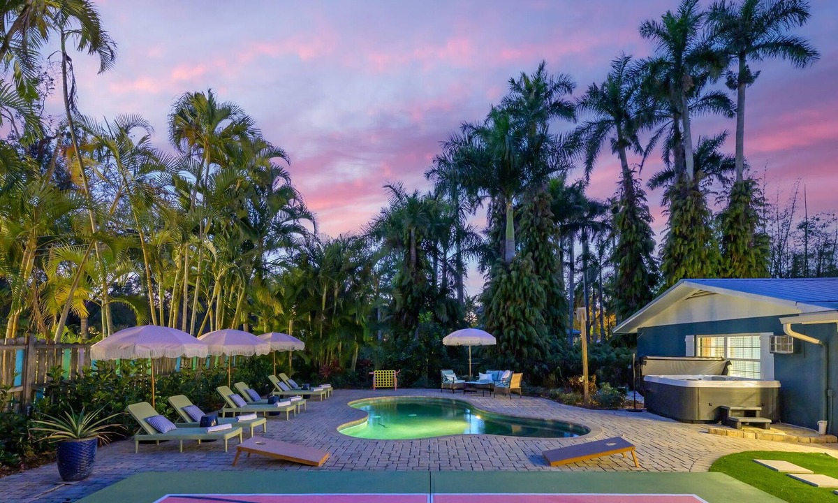 River District House | Bradenton Beach Club - Poolside + Estate Bunkroom