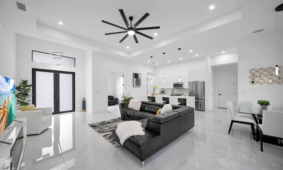 Mariner House | Brand New 4-bedroom heated pool house with Games, Fitness and office Space!