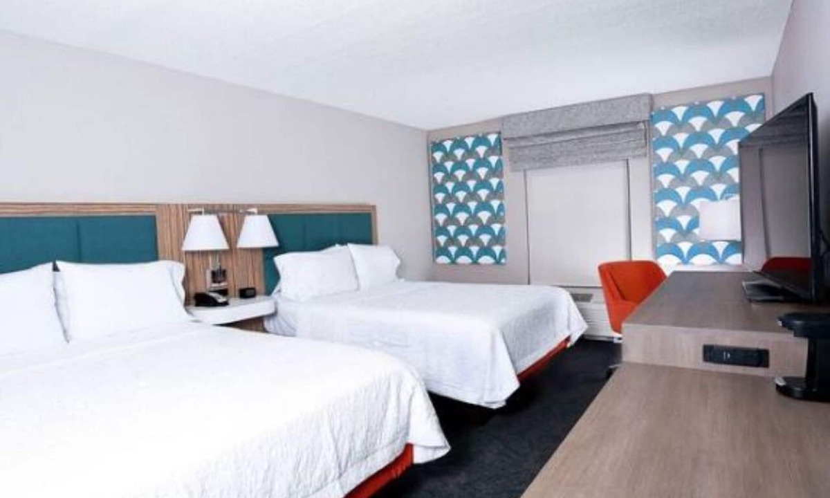 Wesley Chapel Hotel | Bright & Comfortable Stay Minutes to Golf, Dining & Tampa Attractions