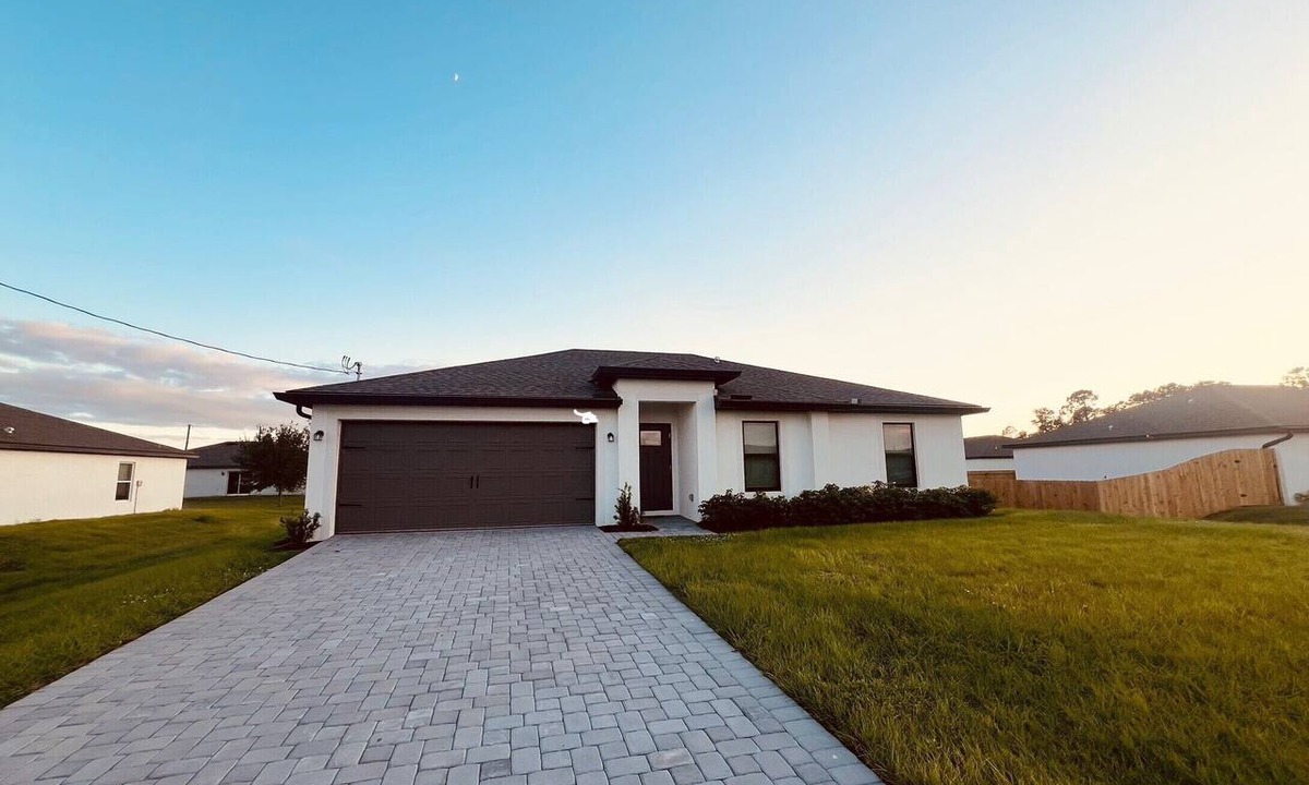 Biggar House | Brilliant 3-bedroom house Fort Myers