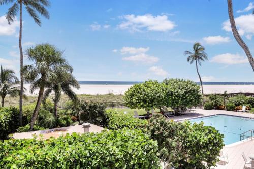 Marco Island House | Bungalow-style beachfront condo with pool