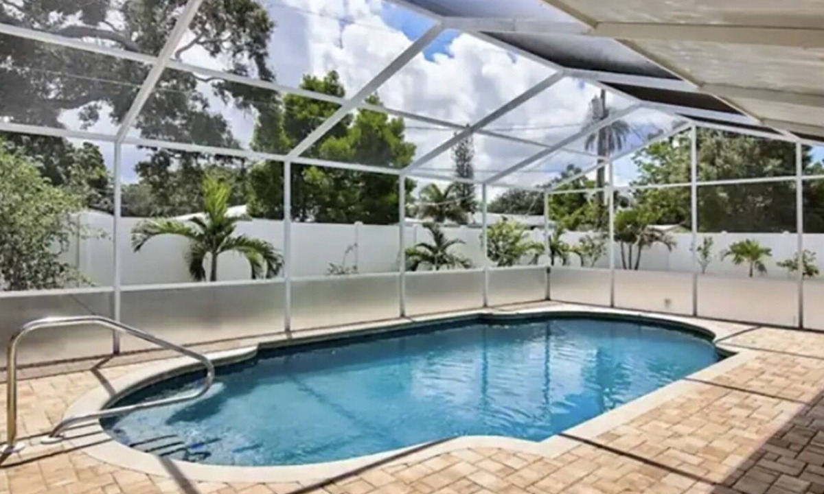 Southgate House | Casa Verde Tropical Retreat/Siesta Key/Sarasota sparkling house and pool!