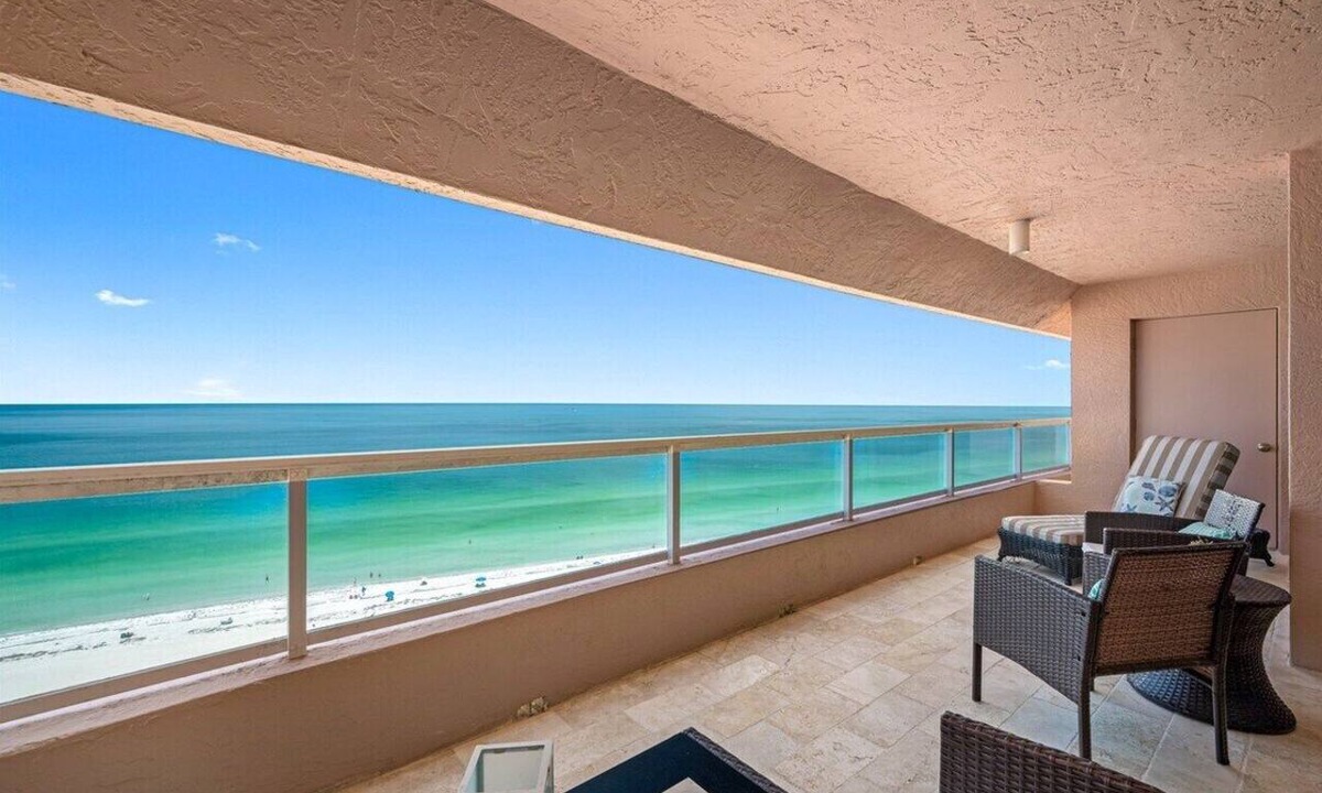 Sand Key Condo | 🩱CBC 1-15E – Private balcony, beachfront, pool, gym & pickleball!