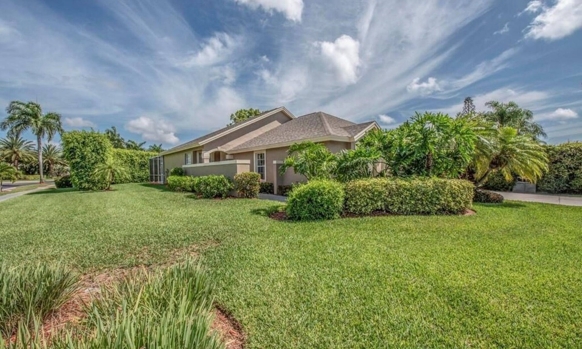 Central Naples House | Charming 3/2 Home in gated community of Briarwood with large private pool