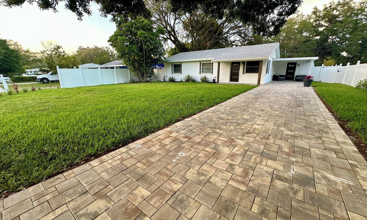 Arlington Park House | Charming 3‑BR Sarasota Retreat — Minutes to Beaches & Downtown