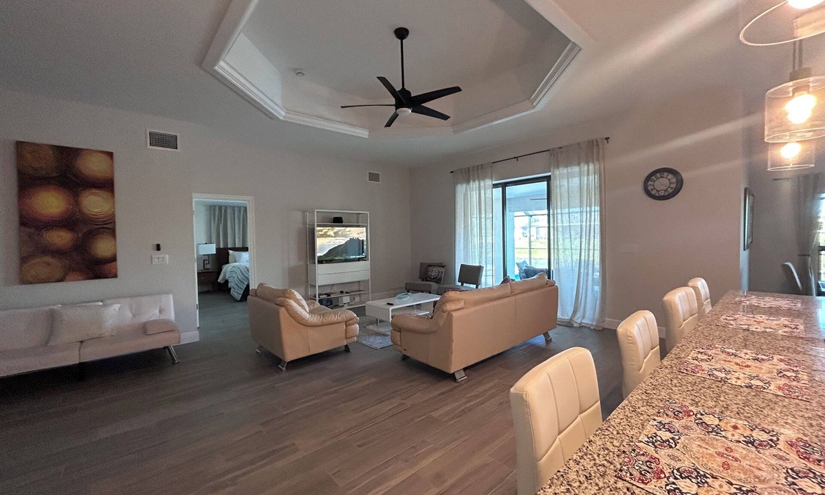 Mariner House | Charming 4-bedroom house with fishing deck in lovely Cape Coral