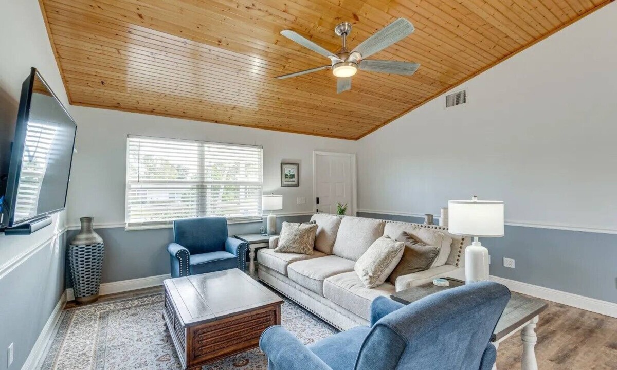 Bokeelia House | Charming Pet-Friendly Bungalow. 2 bed/2 bath Near Jug Creek & Boat Ramp