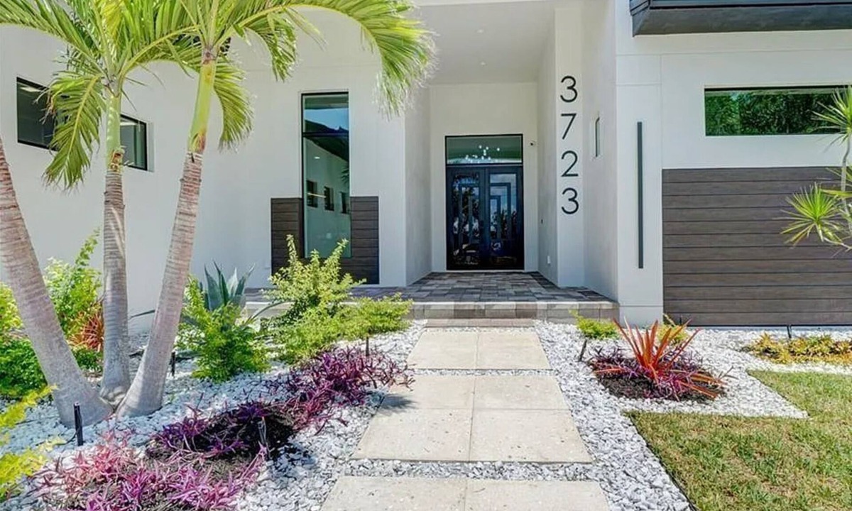 Burnt Store House | Charming Waterfront Vacation Home - Cape Coral, FL