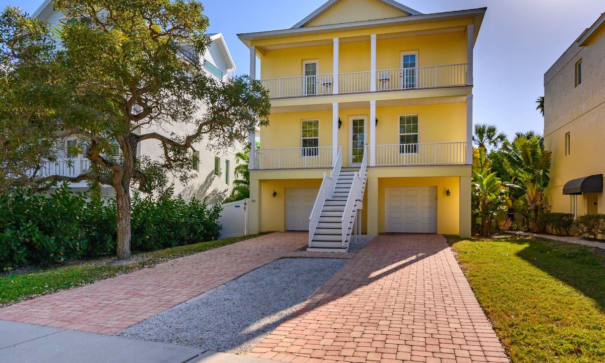 Siesta Key House | "CHATEAU du SOLEIL" SINGLE Family Home 1-1/2 Blocks to Beach Private Pool