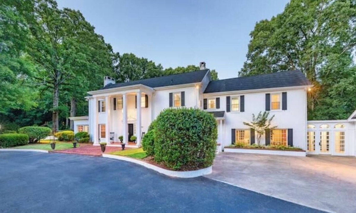 Greenville House | Classic Estate Home by Furman w/5 Beds, Pool, Pond, Theater