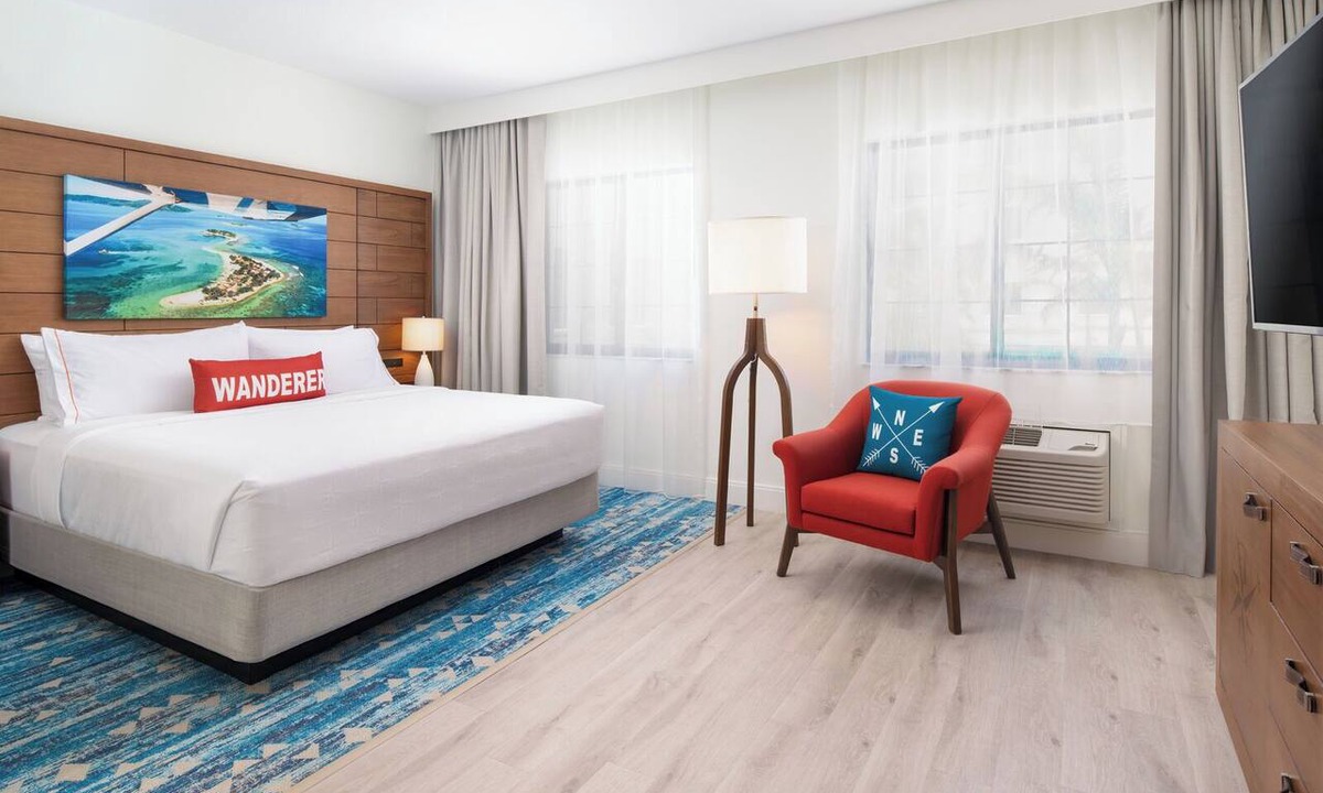 Park Shore Hotel | Close to Beaches w/Breathtaking Sunsets | Free Breakfast