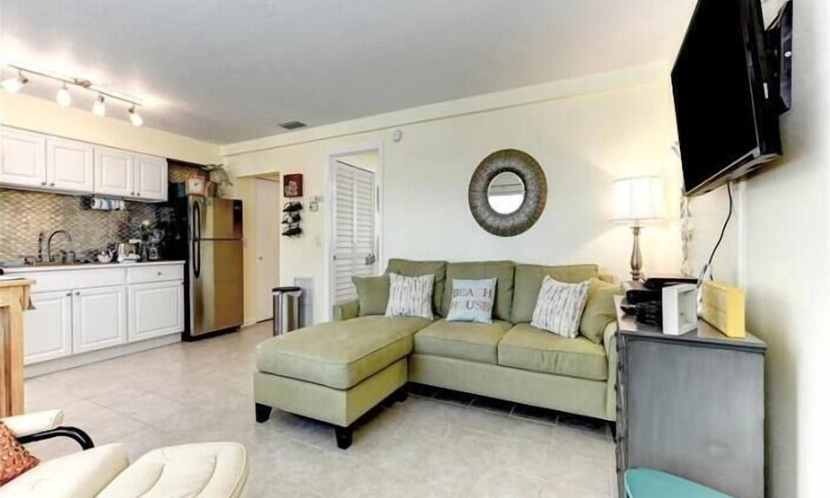 Bradenton Beach House | Coco's Island Retreat: Near Gulf, Bay, Bridge St by Anna Maria Life Vacation Rentals