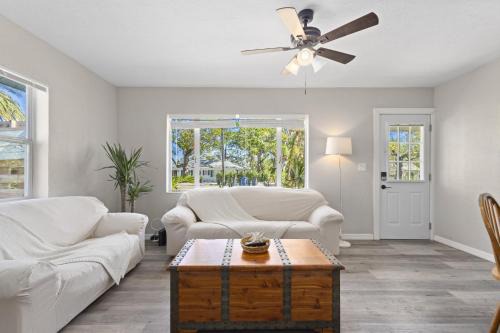 West Bradenton House | Comfortable Near AMI Patio BBQ