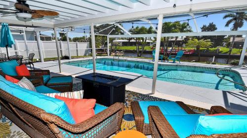 Fort Myers Villa | Coral Sunshine - large south terrace with poolspa