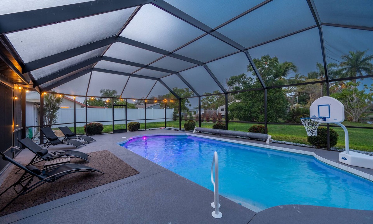 Bradenton House | ⚓Cortez Chic! Private Heated Pool home, Cinema Room⚓