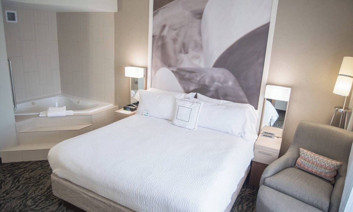 Hickory Hotel | Courtyard by Marriott Hickory