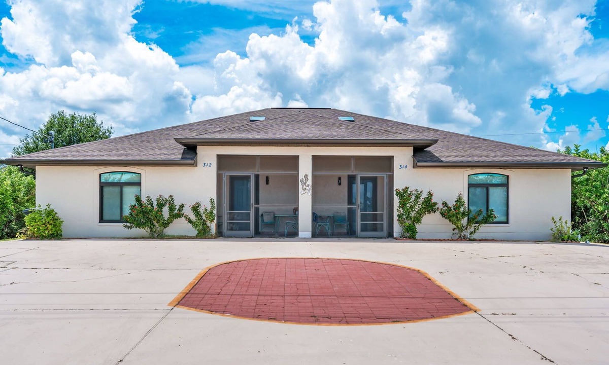 Warm Mineral Springs Apartment | Cozy 1-bedroom apartment walking distance to Warm Mineral Springs