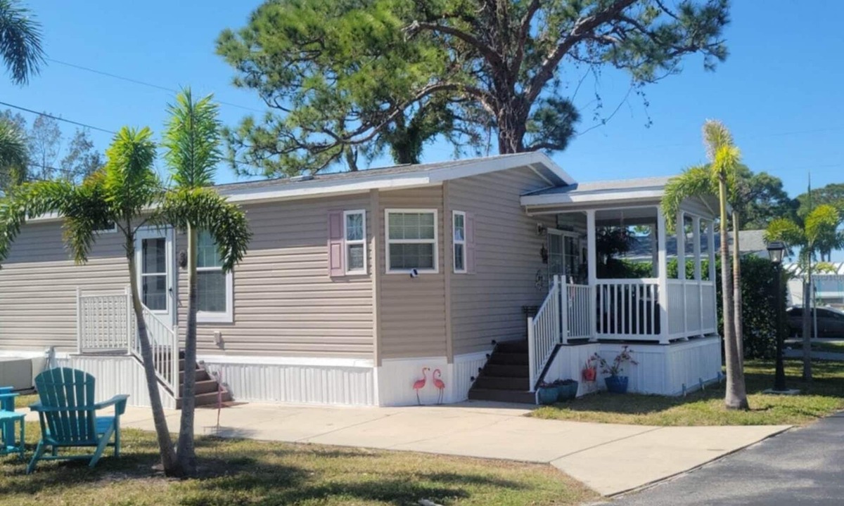 Bayshore Gardens Cottage | Cozy 2-bedroom cottage with AC in beautiful Bradenton
