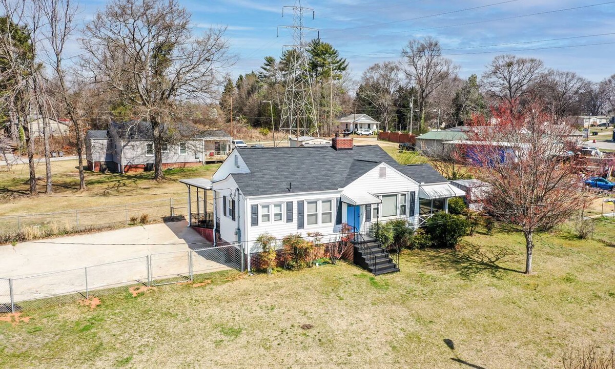 Parker House | Cozy 2-Bedroom Retreat Near Downtown Greenville