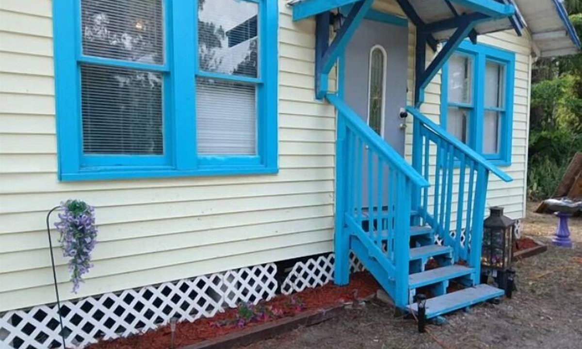 Fort Myers Apartment | Cozy 2BR Fort Myers Getaway – Minutes to Downtown!