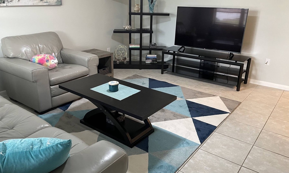 Naples Park Villa | COZY, CLEAN NEWLY FURNISHED NAPLES BEACH RETREAT- SLEEPS 6- WALK TO BEACH, SHOPS