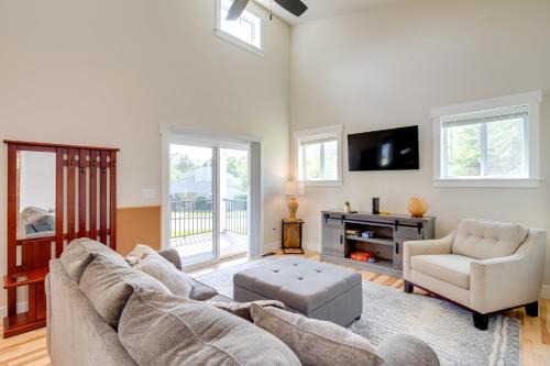 Valley Hill House | Cozy Hendersonville Home .05 Mi to Acusta Trail