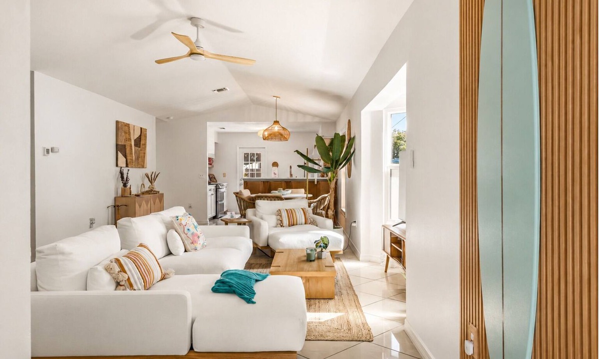 Park East House | Designer Sarasota Retreat w/Karaoke Lounge 30+ Nights Only