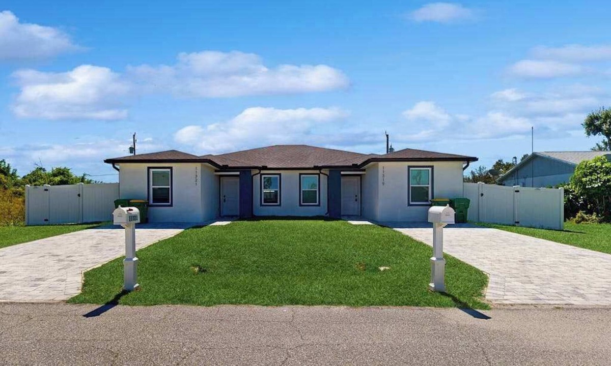 Englewood East House | Dog friendly duplex with hot tub, internet, and washer and dryer