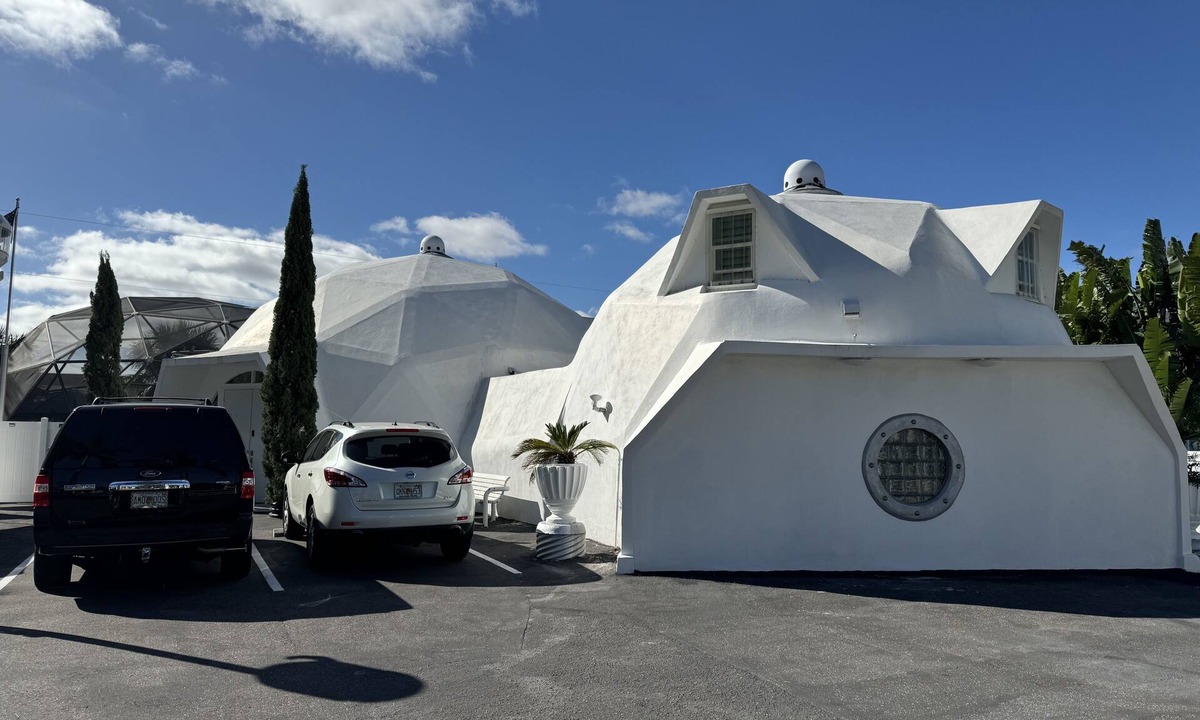 Bonita Springs House | Dome House in Bonita Springs- Naples, close to FGCU, RSW, shopping and beaches