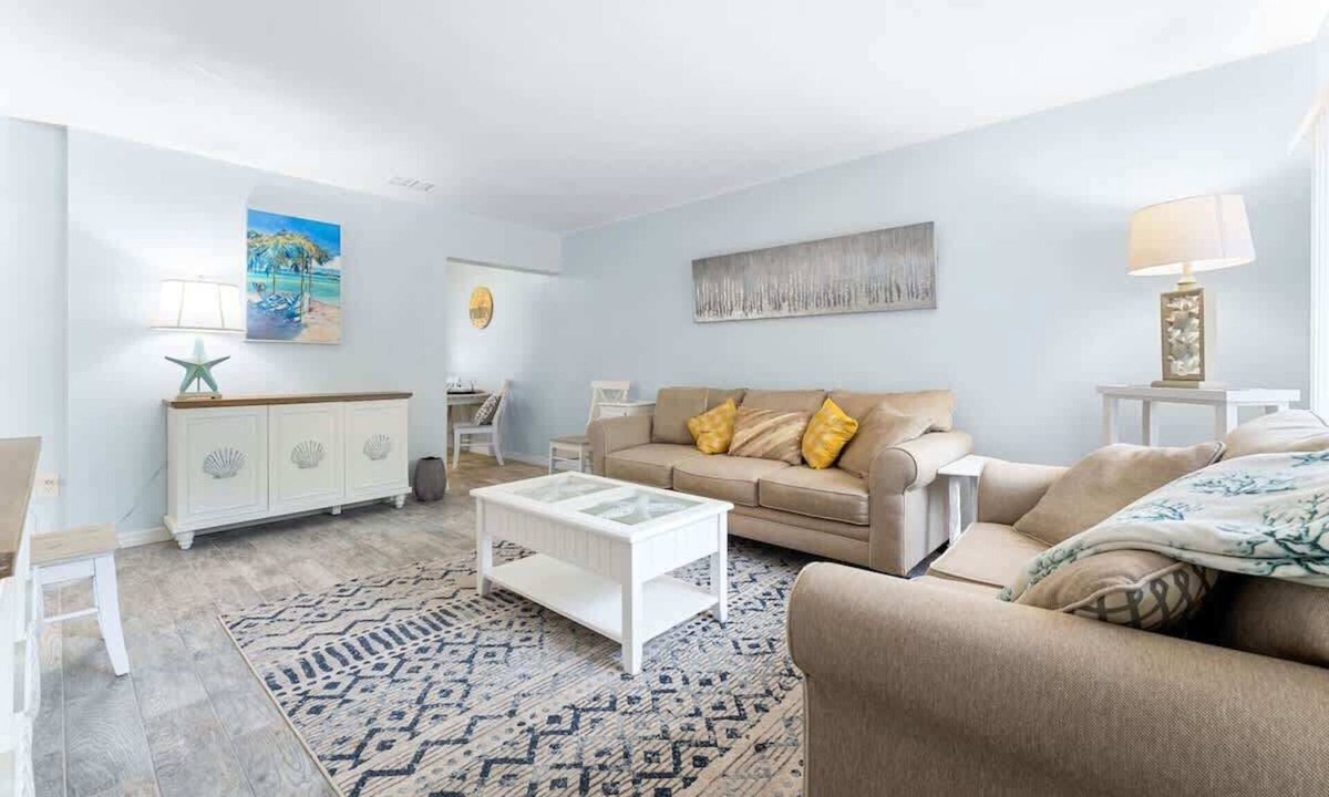 Laurel Park House | Downtown Escape! 1 bedroom Cute Villa in Sarasota!