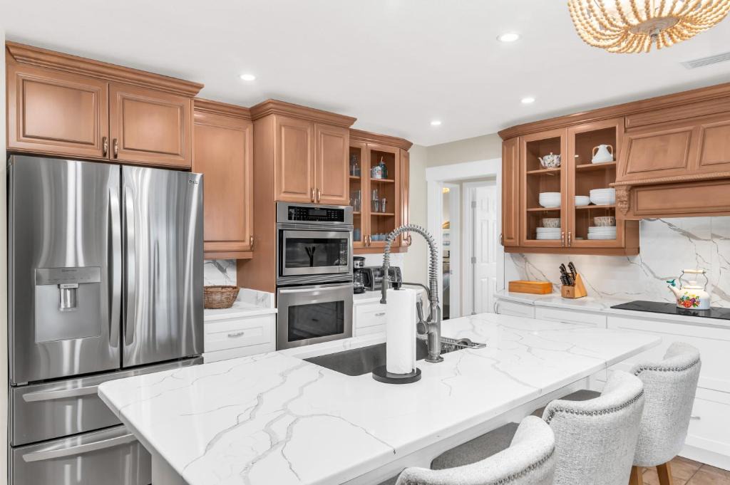 Isles of Capri House | Dreamers Hideaway I Waterfront I Direct Access