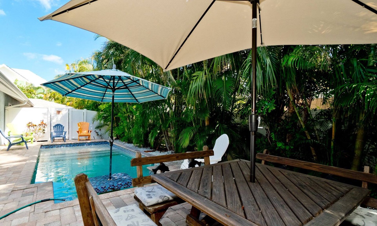 Holmes Beach House | Egret's Landing -Beach Days, Private Poolside Nights & Island Memories