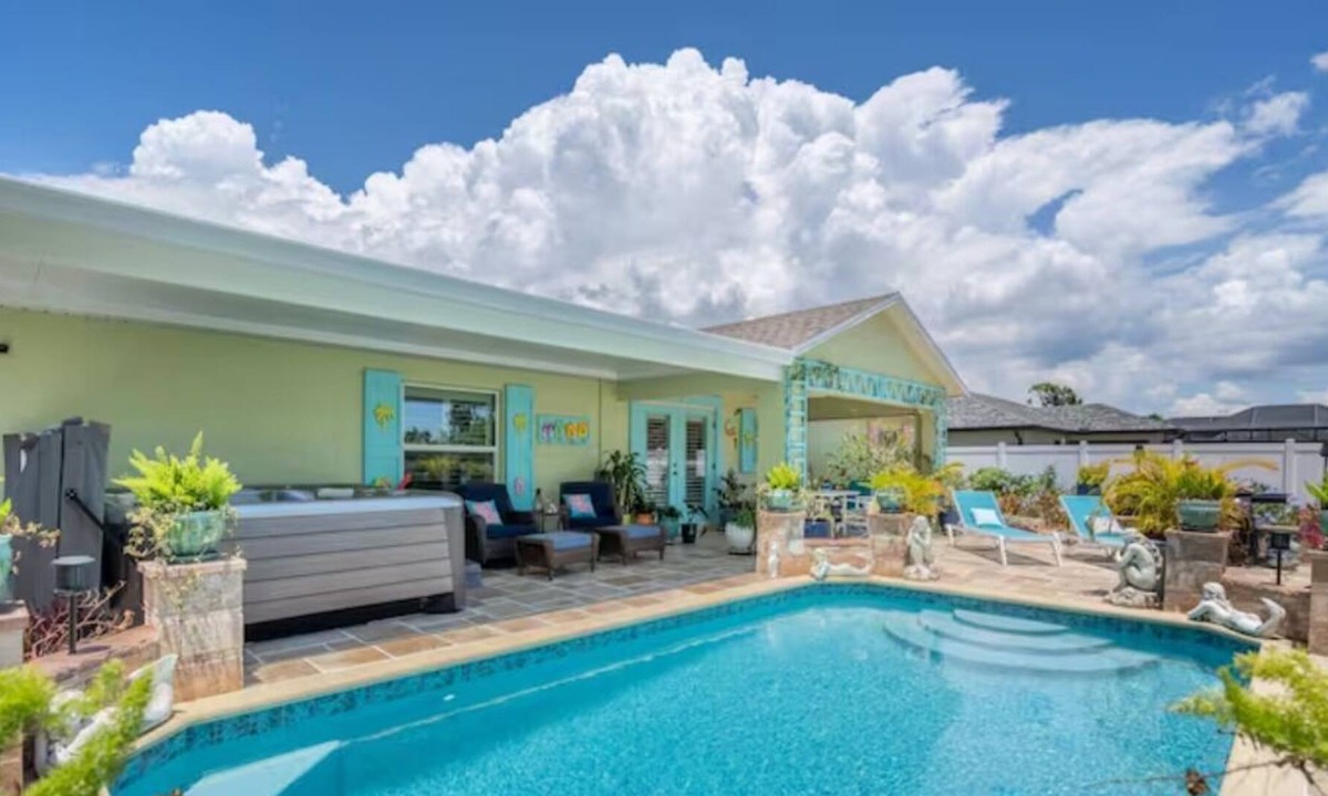 Englewood East House | Englewood Cottage 3 Bed 2 Bath Home with Heated Pool, Hot Tub and Fire Pit