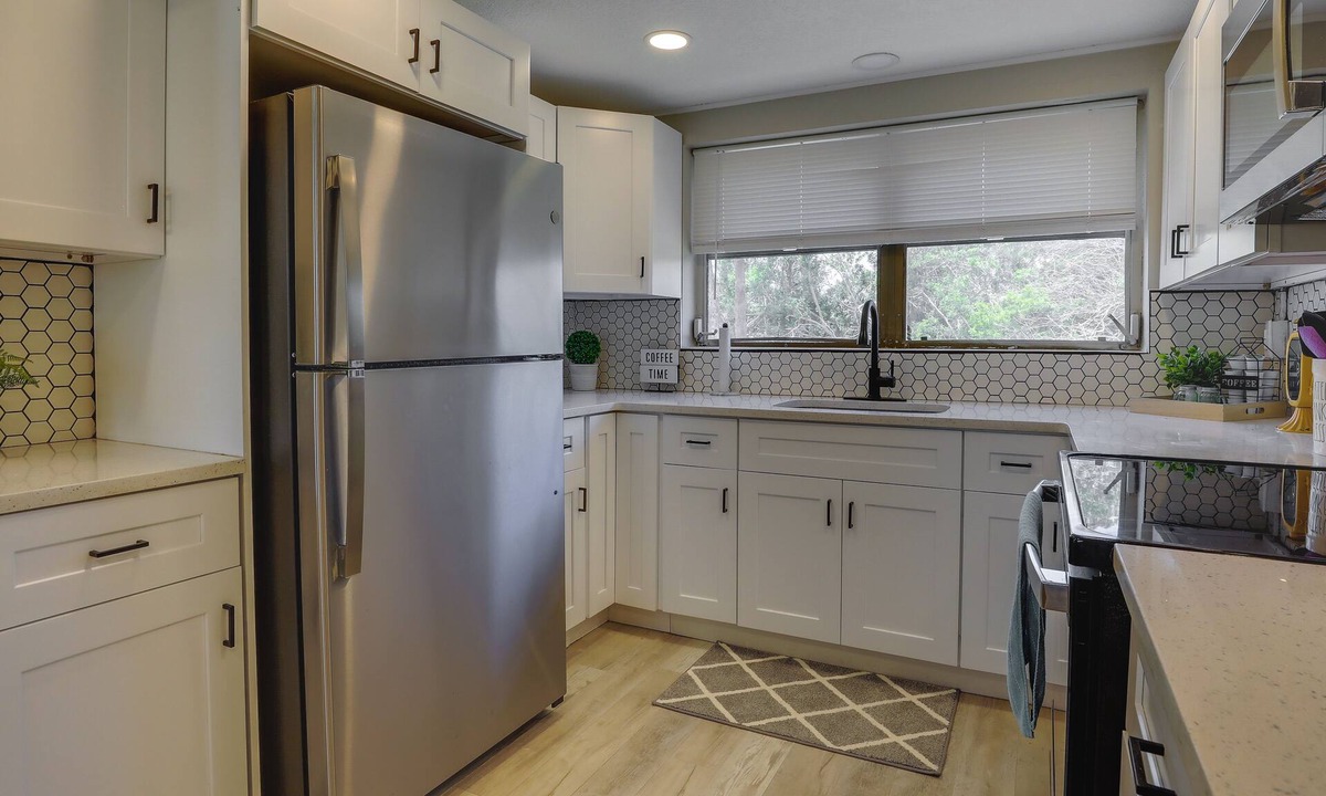 Grove City Cottage | Englewood Vacation Home w/Screened Porch!