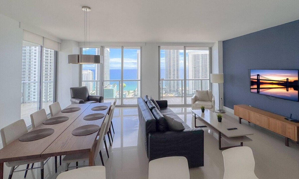 Hallandale Beach Apartment | Exclusive 3 bedrooms apartment w/Amazing View