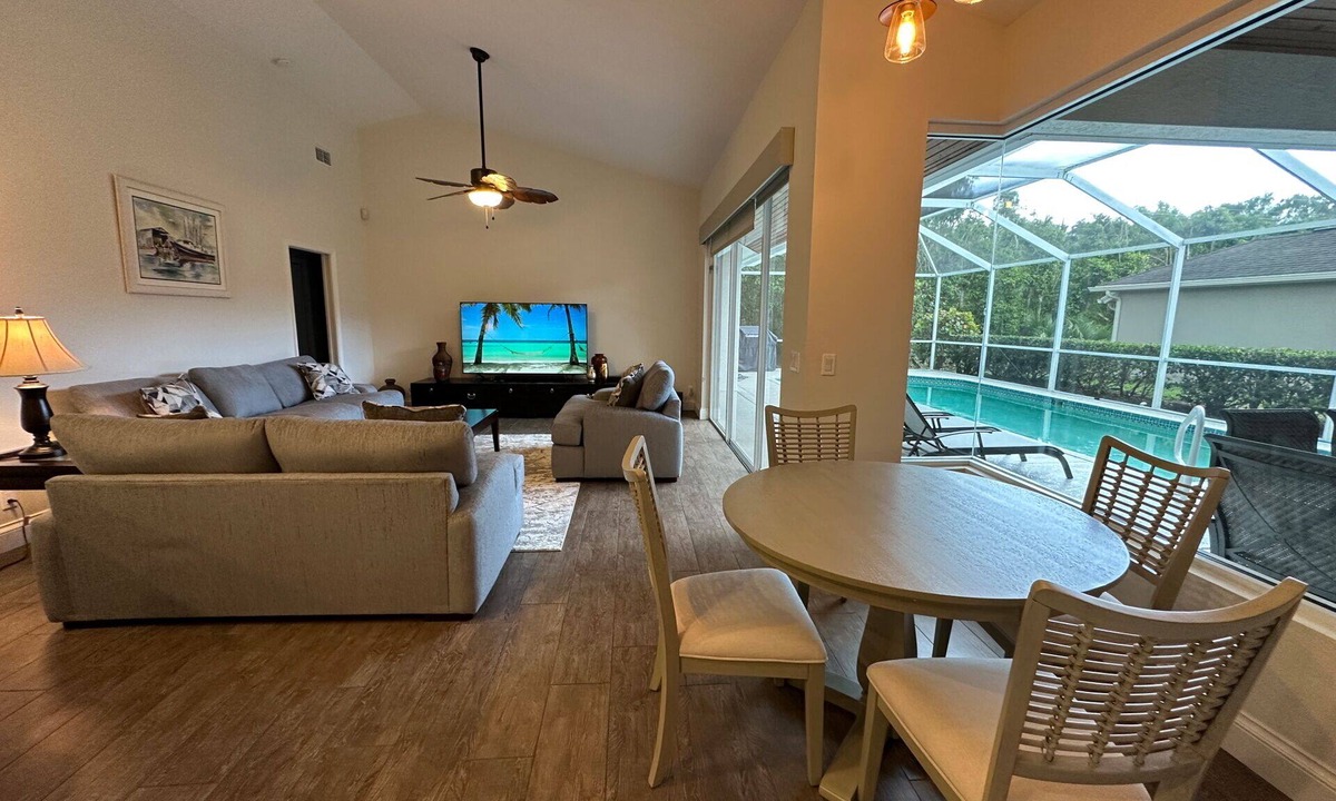 Central Naples House | Fabulous 4 bedroom, 3 bath home in gate community of Briarwood