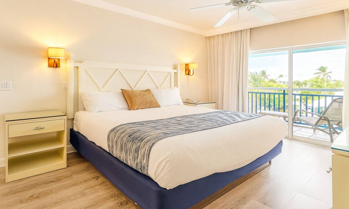 Captiva Hotel | Family-Friendly 2BR Suite w/Kitchen & Balcony | Steps from the Pool & Beach!