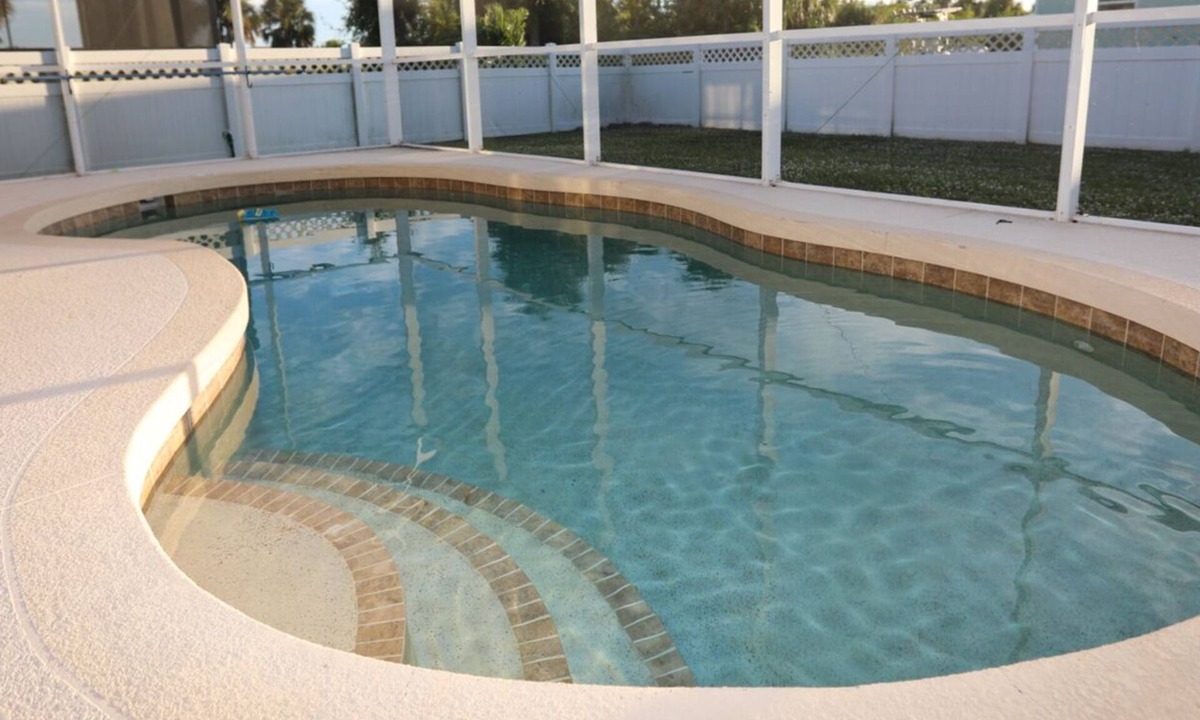 Rotonda Heights House | Family & Pet Spa-Like Stay Heated Pool & Steam Shower , King Bed, 12 min beach!