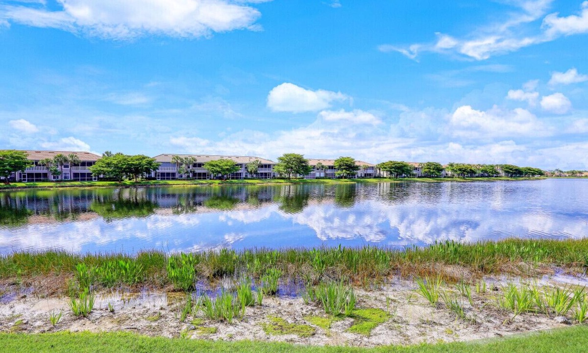 Fort Myers Condo | First-Floor Carriage House at Colonial CC, Renovated Golf Course with Lake View