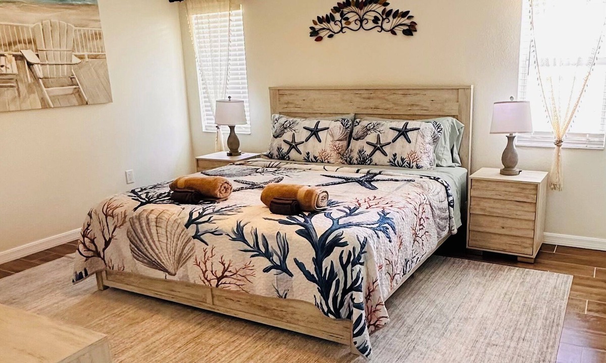 South Venice House | Flamingo Paradise 3 bedroom house