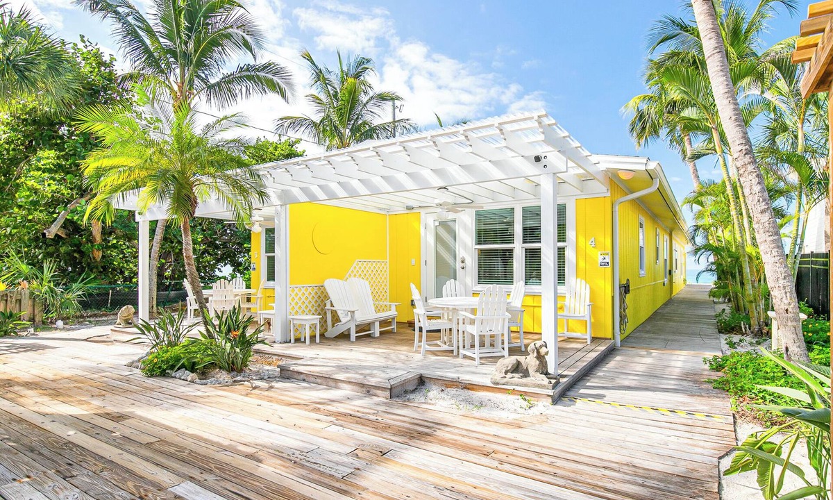 Ilexhurst House | Four Beach Lovers 4 · Full-Size Garden Unit · Solar · Gulf in 50 Steps