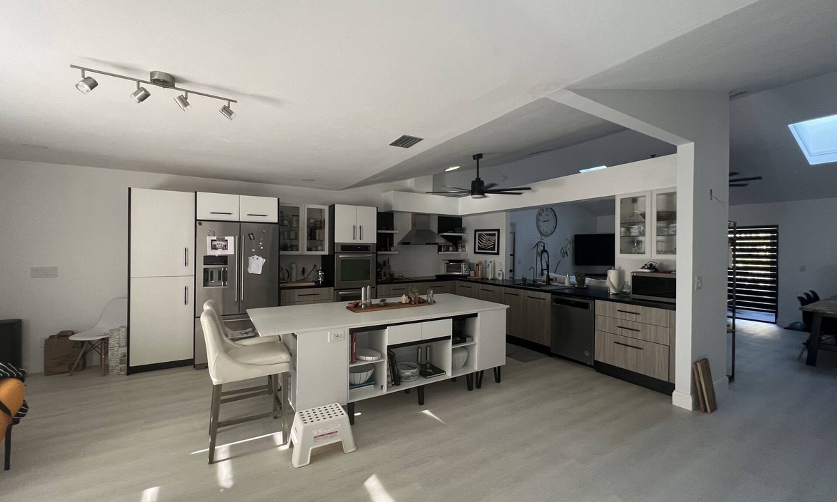 Iona House | FtM Sanibel 3B/2B SFH 30 day min. 4600/m Cinnamon Cove Activities Galore