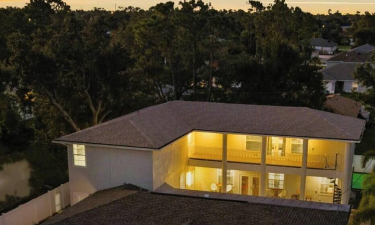 Port Charlotte House | Game-Day Mansion | Pickleball, Arcade, Pool