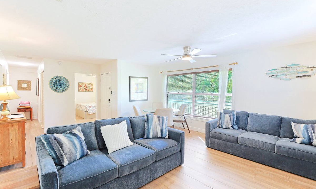 Siesta Key Apartment | Gertrude's Siesta | 8-steps to Beach Path! 4-min Dining & Music! Hammocks, Snorkeling, Sunsets!