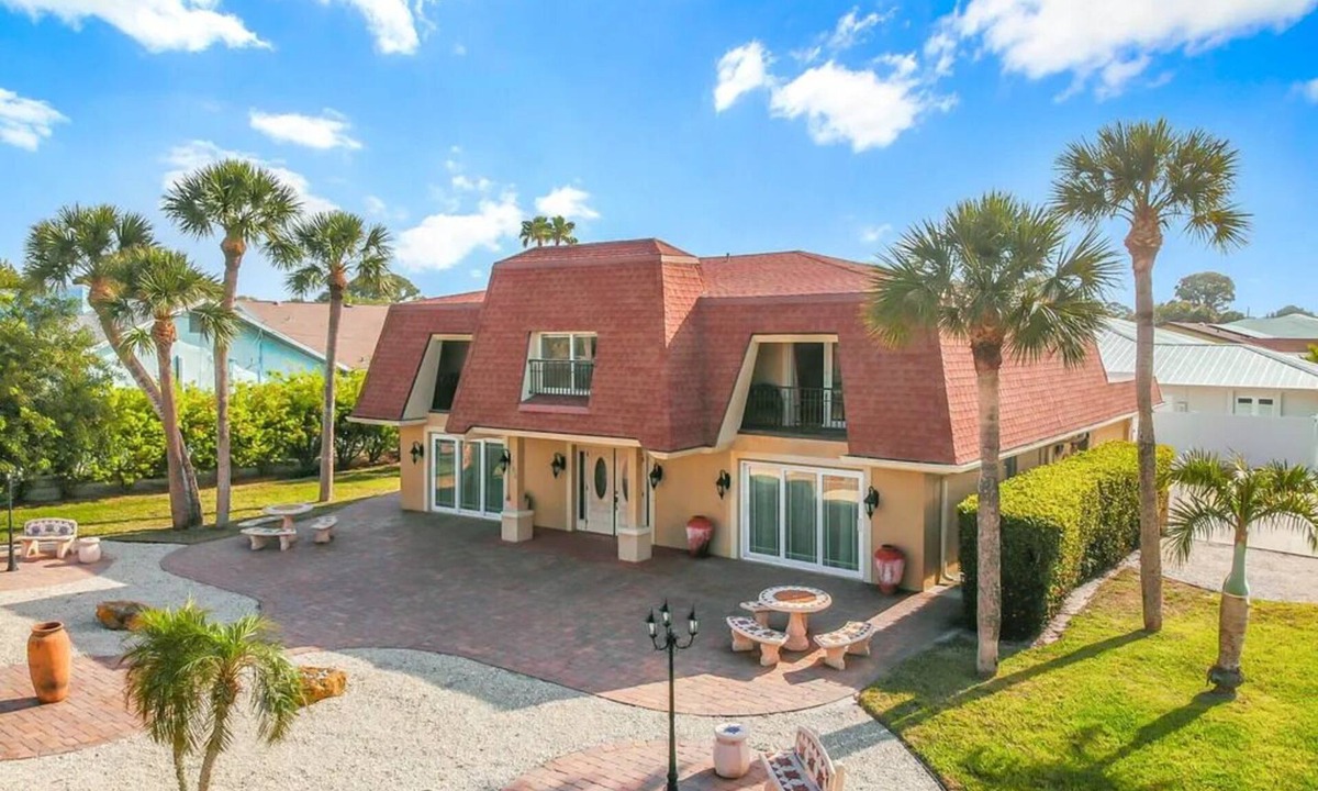 Golden Beach House | Golden Beach Retreat - The Great White