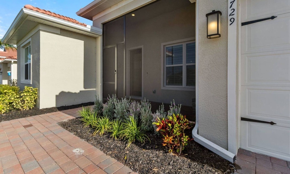 Naples House | Golf Estates gated community. Enjoy luxurious living with lake view