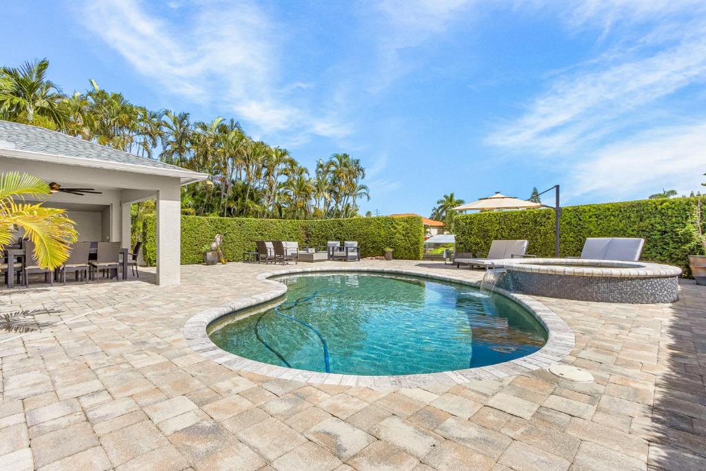 Fort Myers House | Gorgeous 4 Bedroom Waterfront Home with Private Pool and Large Kitchen