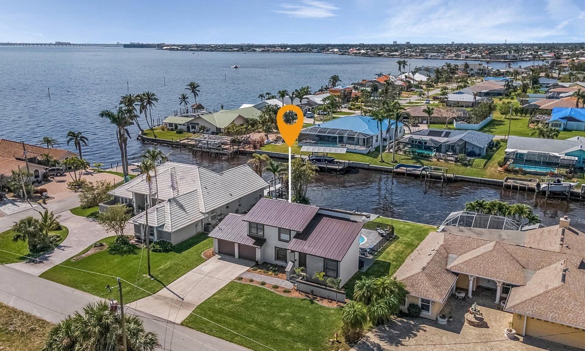 Caloosahatchee House | Gorgeous Gulf Access Home-Heated pool & garage game room!