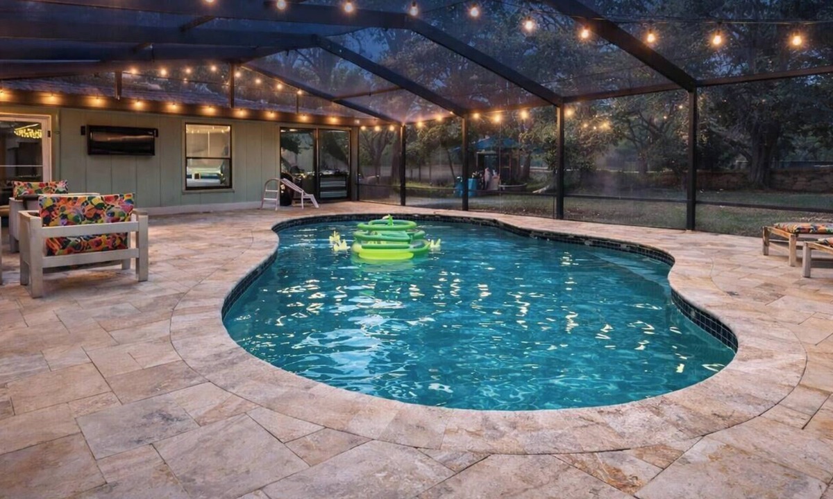Braden River House | Green Escape · 1-Acre Private Oasis · Screened Pool · 5 Min to Lakewood Ranch