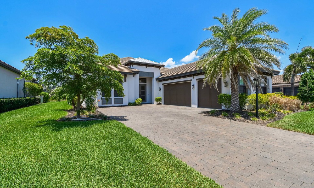 Sarasota House | Greenbrook Retreat - Luxury 4 Bed Pool Home by The Bay & Key Collection